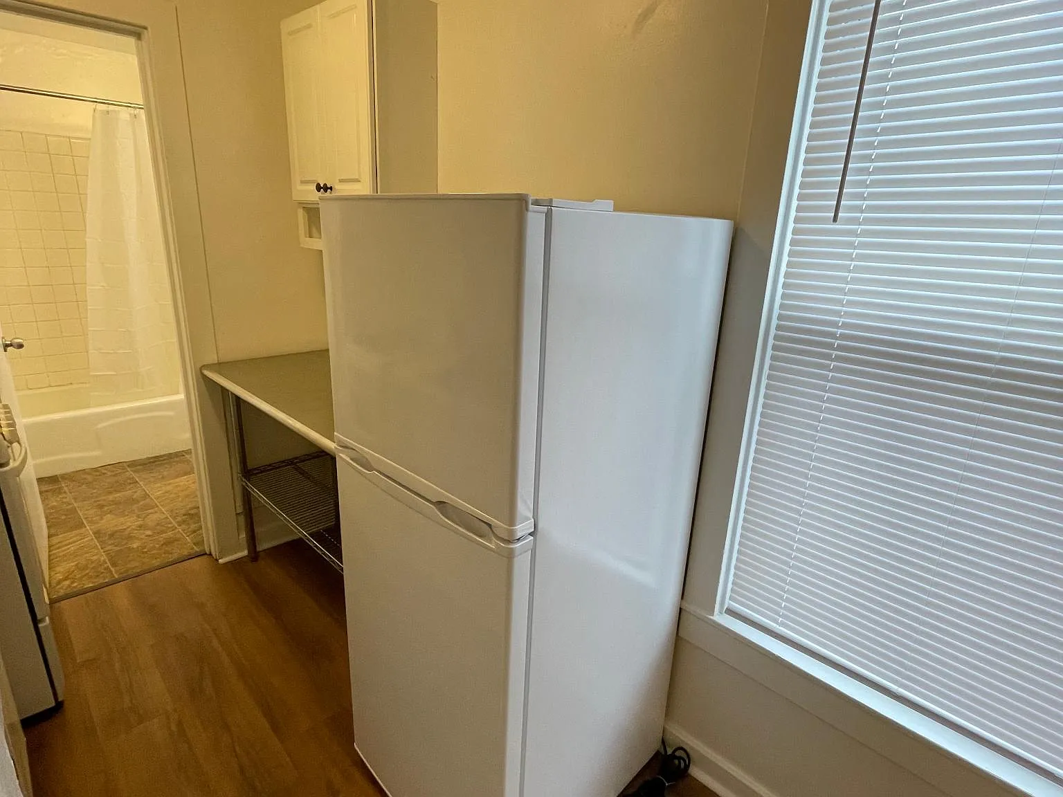 909 S College St — Photo 3