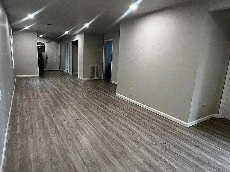 3 bed, 966 sqft, $1,200 — Photo 2