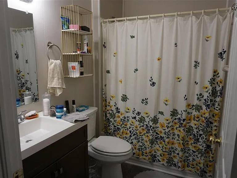 2130 Avenue J — Photo 15