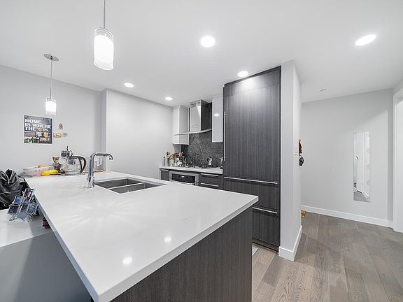 5th image of 5033 Cambie St #402