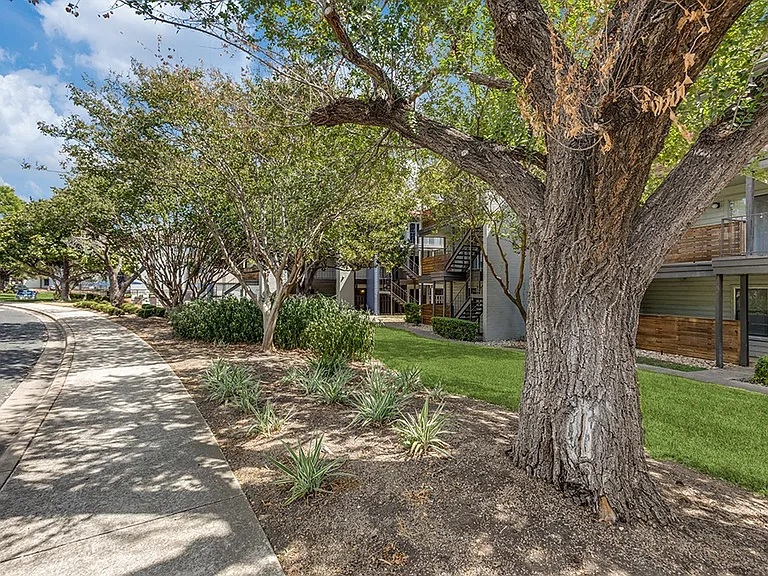 Mission James Place Apartments — Photo 27
