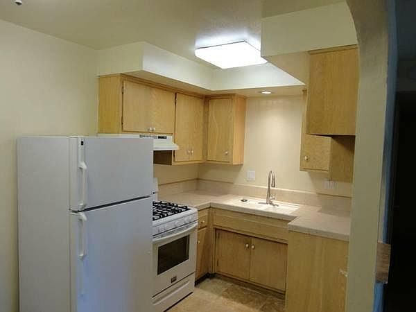 2nd image of 820 Camino Corto APT 1