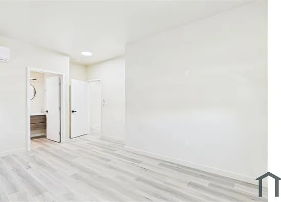 8457 Langdon Ave — Photo 3