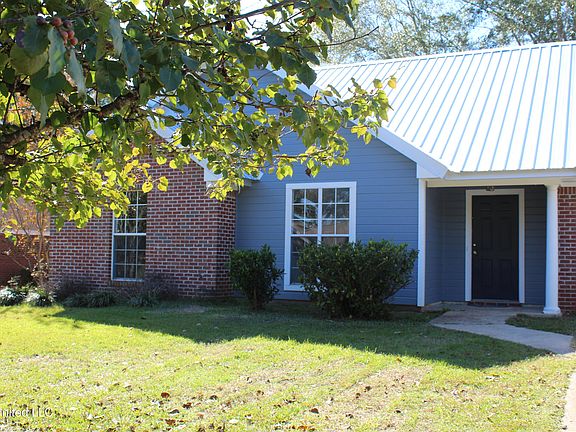 2nd image of 115 Dogwood Hill Dr