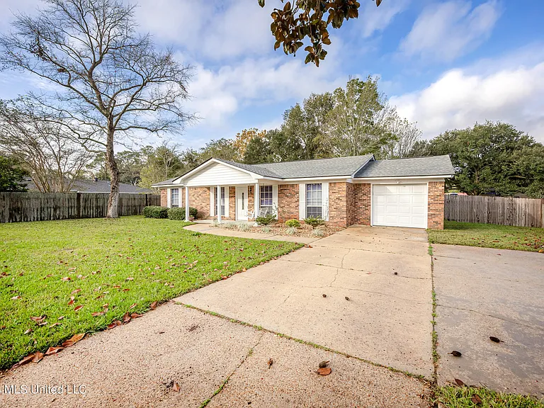 1213 King Henry Dr — Photo 4
