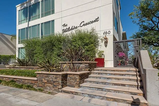 Building Photo - 160 N Crescent Dr #205