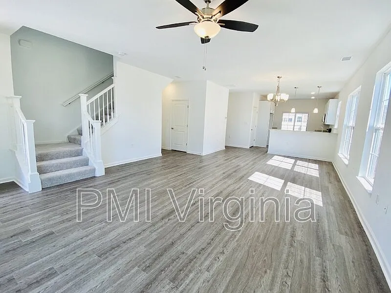 4 bed, 3.5 bath, 2250 sqft, $3,200 — Photo 3