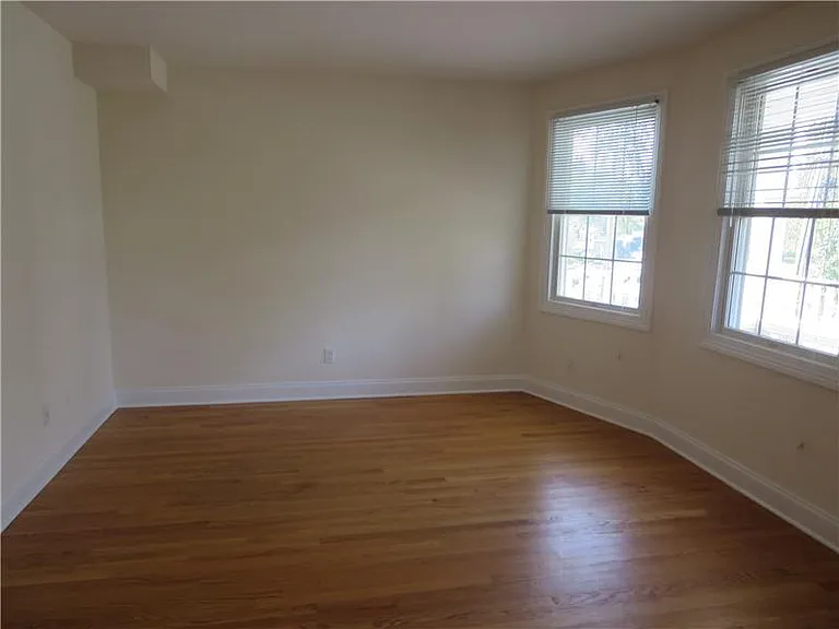 116 E Elm St #A — Photo 9
