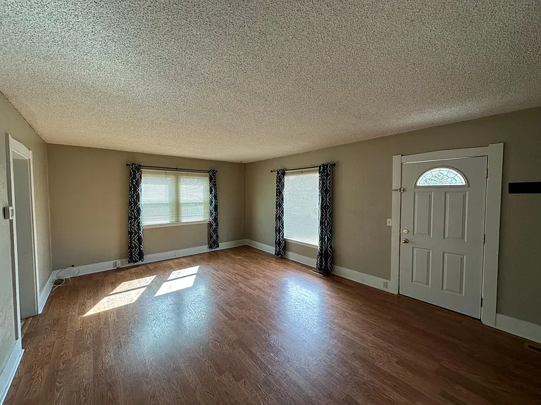 1008 W Park St — Photo 2