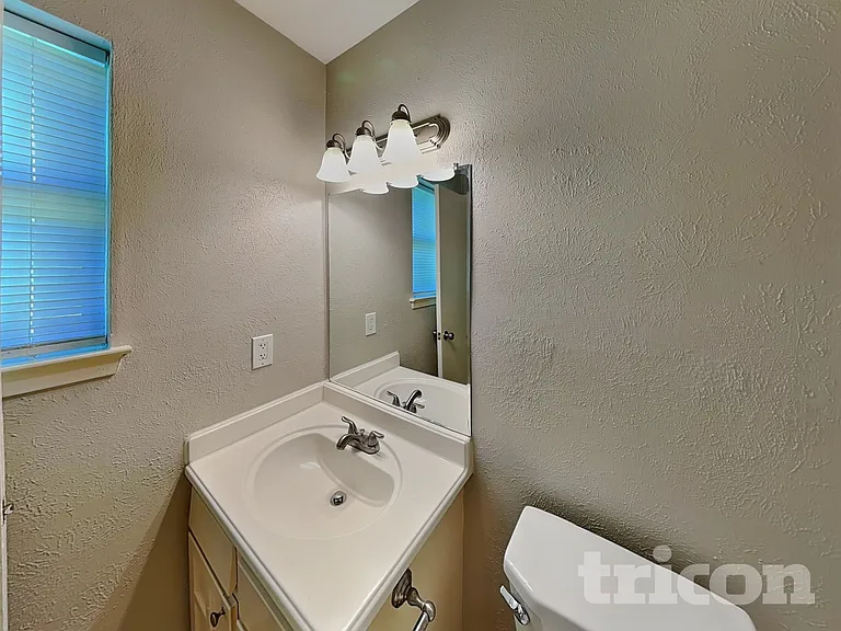 1555 Willowbrook St — Photo 7