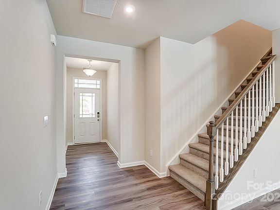 3rd image of 14926 Tamarack Dr