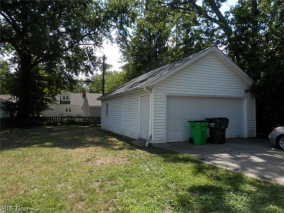 5th image of 26150 Drakefield Ave