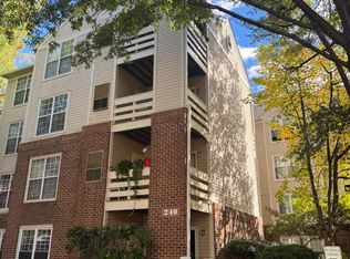 240 S Reynolds St APT 304, Alexandria, VA 22304