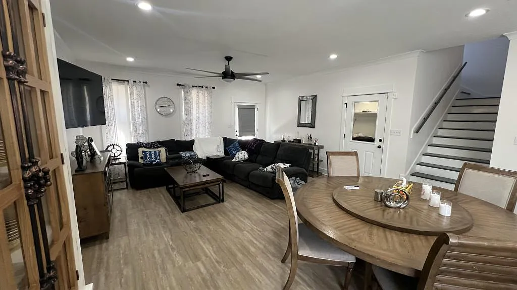 19 Bridgefield Ct — Photo 1