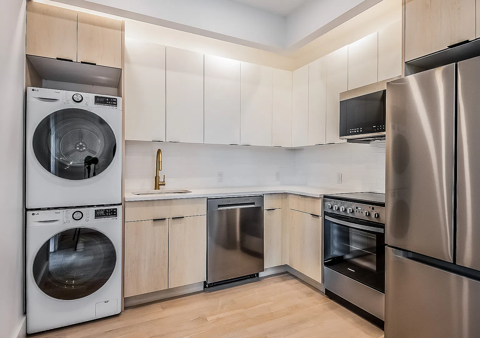 146 Scholes St — Photo 1