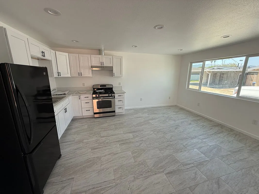 4 bed, 2.0 bath, 1199 sqft, $3,600 — Photo 3