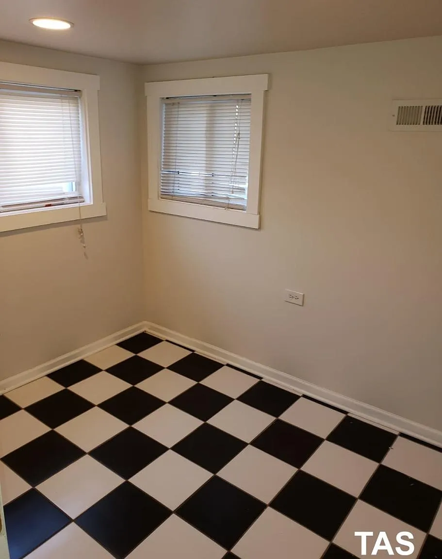 2230 North Lockwood Avenue #GDN — Photo 2