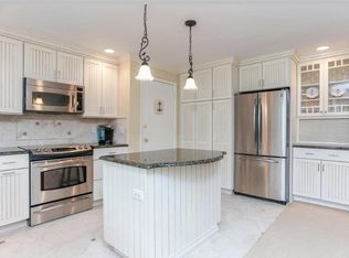 126 Heritage Hill Rd APT C, New Canaan, CT 06840