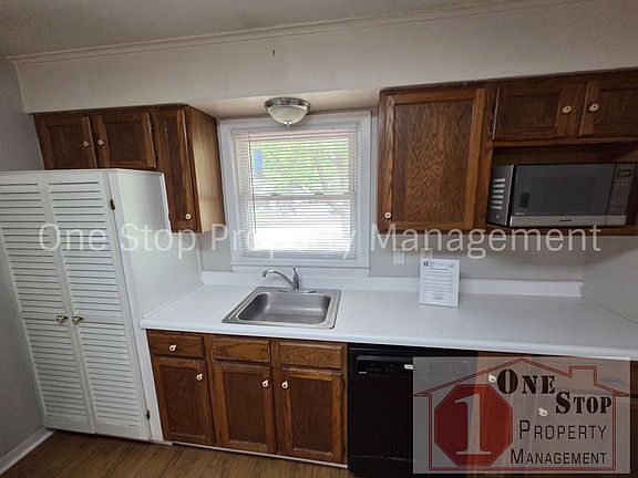4th image of 1105 S Leslie Ave