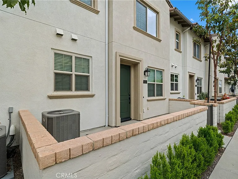 398 Sunrise Ln — Photo 3