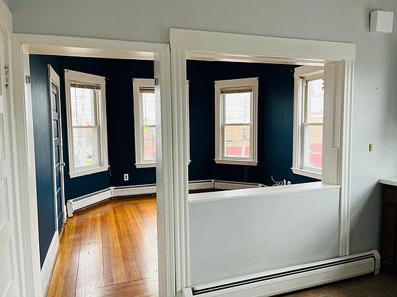 3rd image of 893 Washington St #2