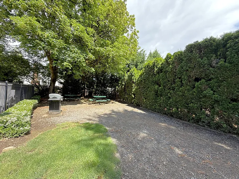 Riverside Villa — Photo 5