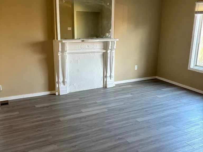 3937 Iowa Ave — Photo 2