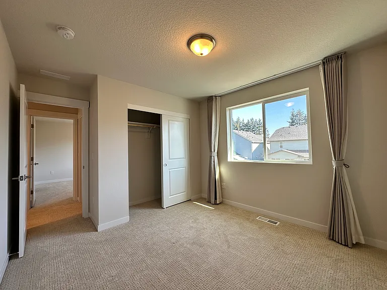 13323 NE 84th St — Photo 14