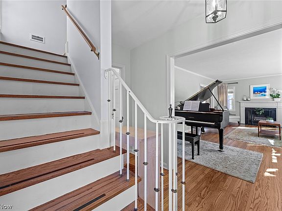 4th image of 3715 Sutherland Rd