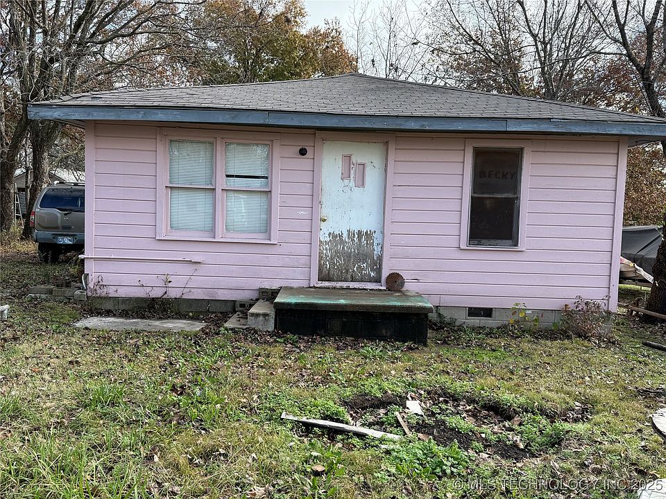 2nd image of 109 N Coal St