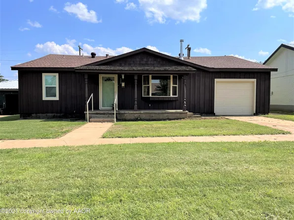 426 E 2nd St, Shamrock, TX 79079