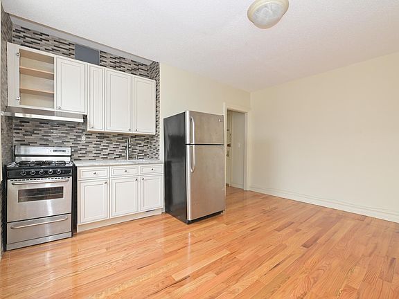 3rd image of 8840 144th St APT B3