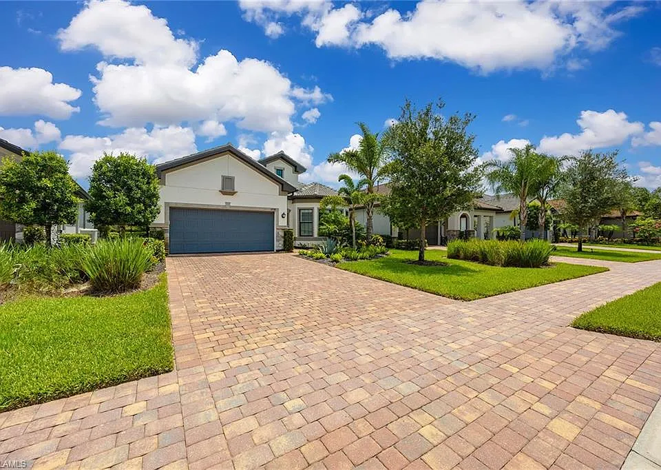 2738 Aviamar Cir