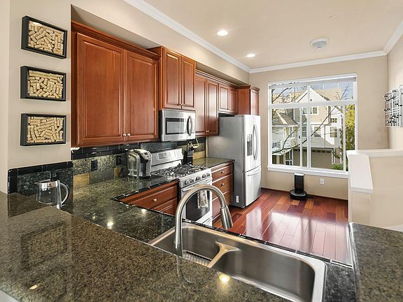 4th image of 1439 Huckleberry Cir #1439