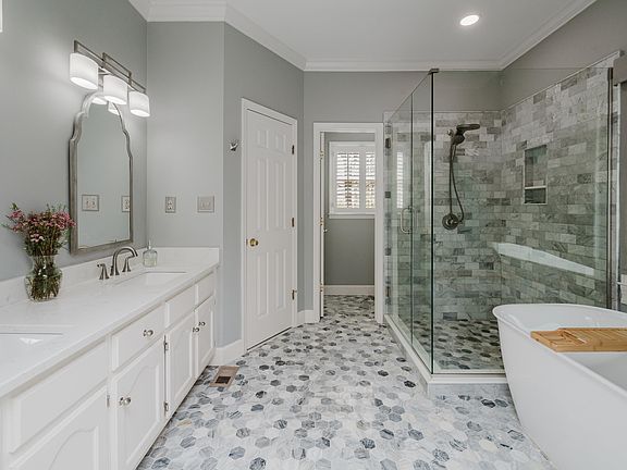 3rd image of 1589 Southpointe Dr