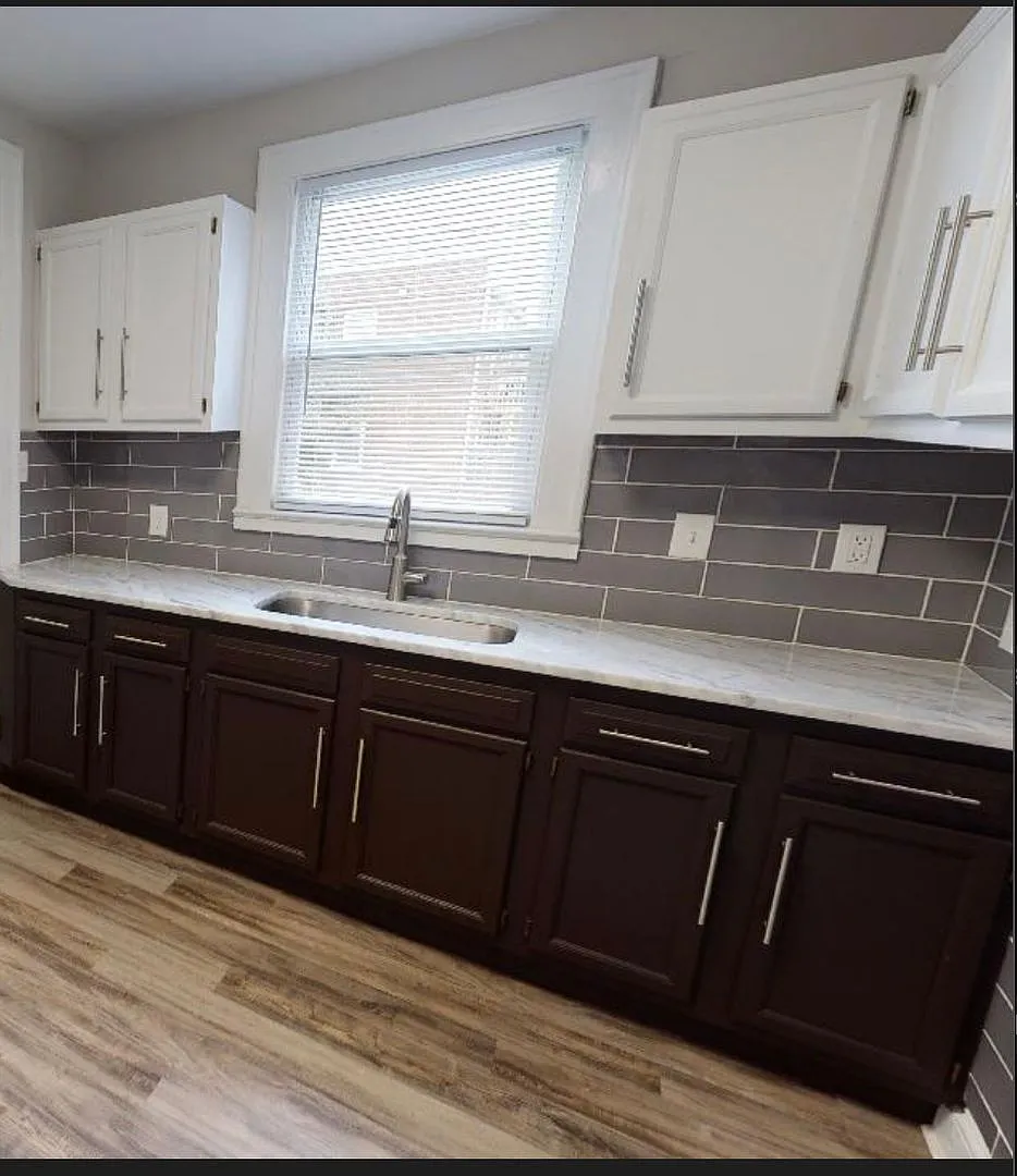 3 Bedrooms, 1 Full Bathroom + 3 Free Off-Street Parking Spaces Beautiful Campus Property Availabl... — Photo 1
