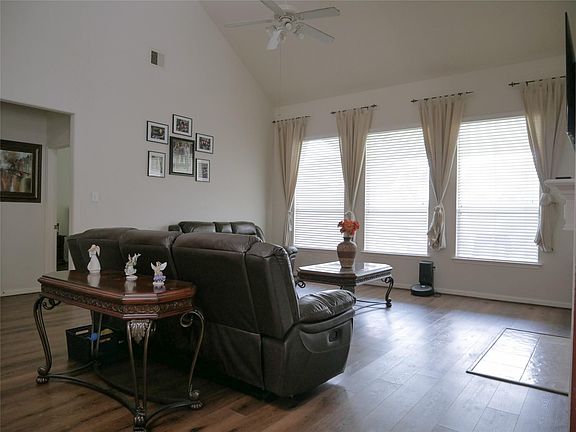 4th image of 17619 Emerald Garden Ln