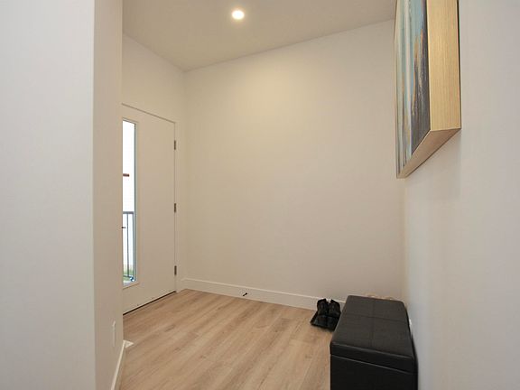 5th image of 63 Penn Pl