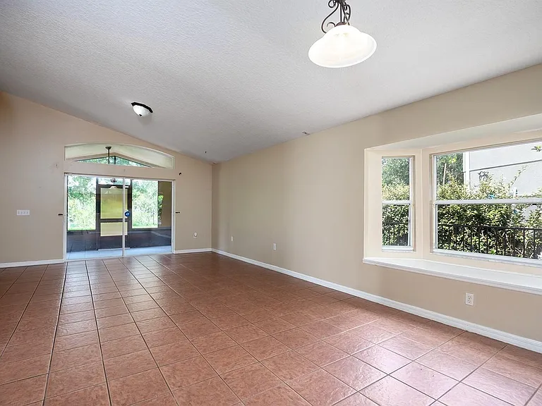 13814 Mirror Lake Dr — Photo 5