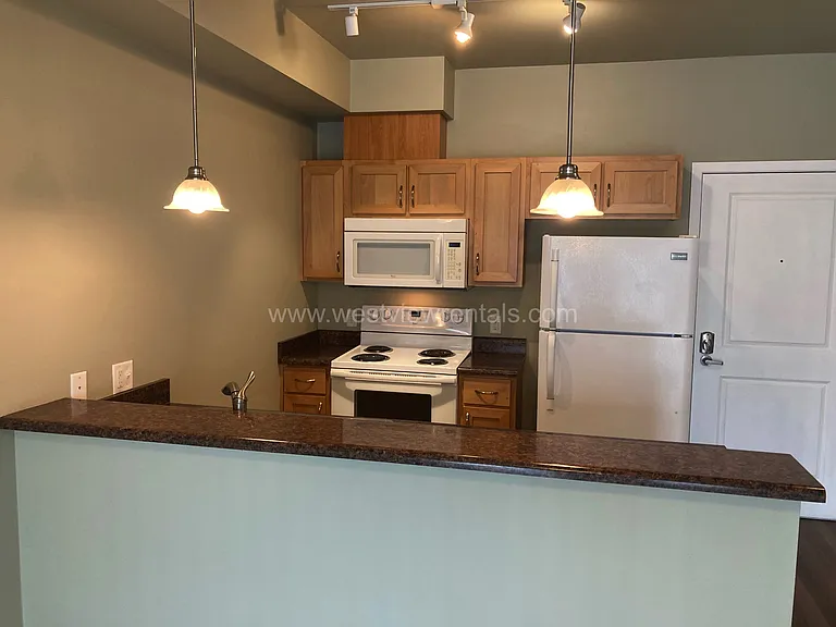 200 E Maple St — Photo 88