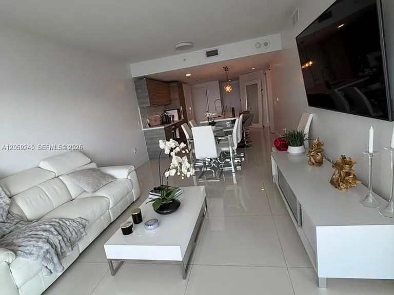 650 NE 32nd St #3405 — Photo 3