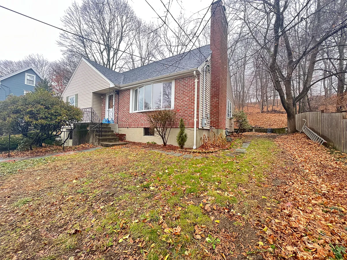Building Photo - 366 Waverley Oaks Rd