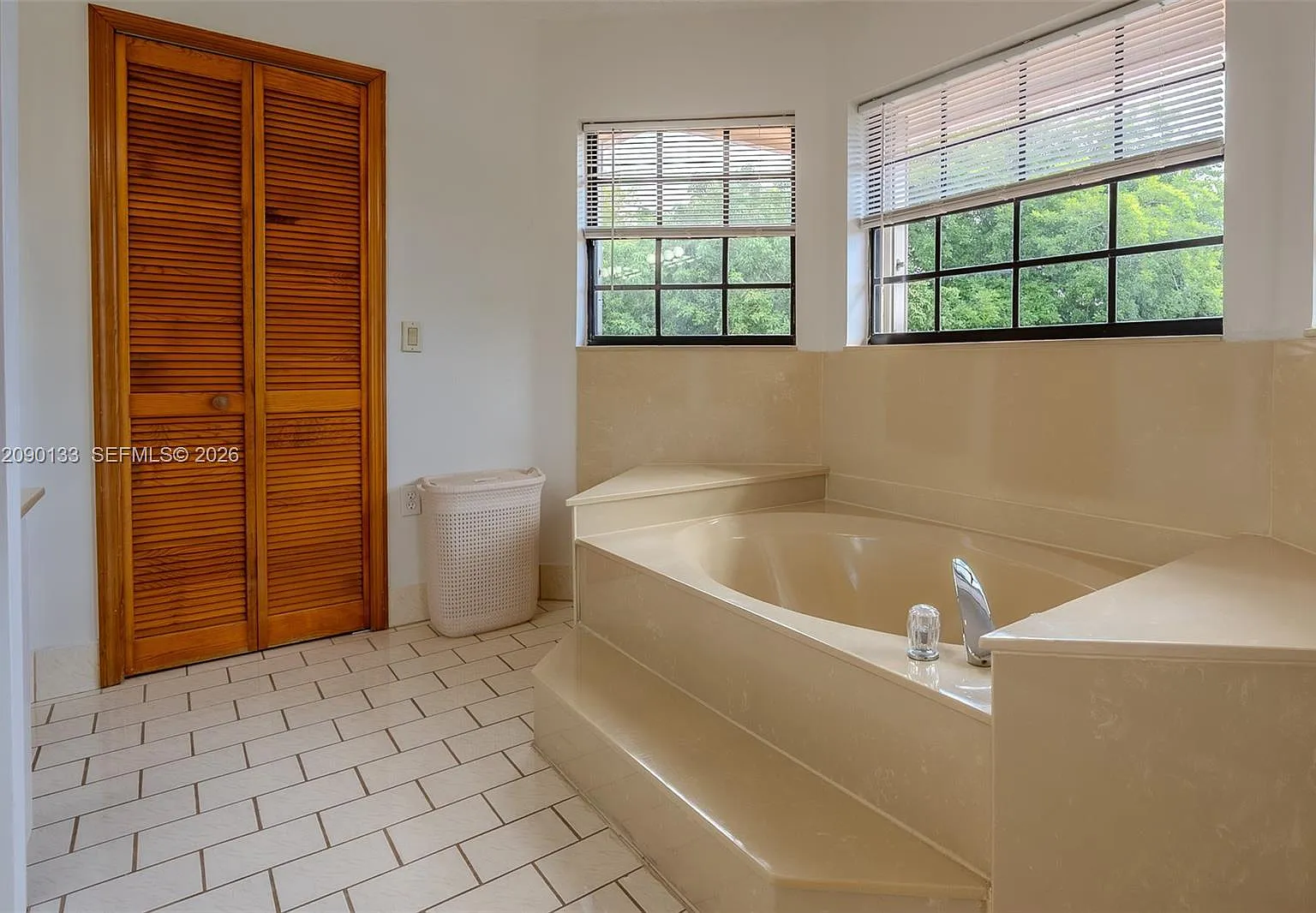 4 bed, 2060 sqft, $5,000 — Photo 2