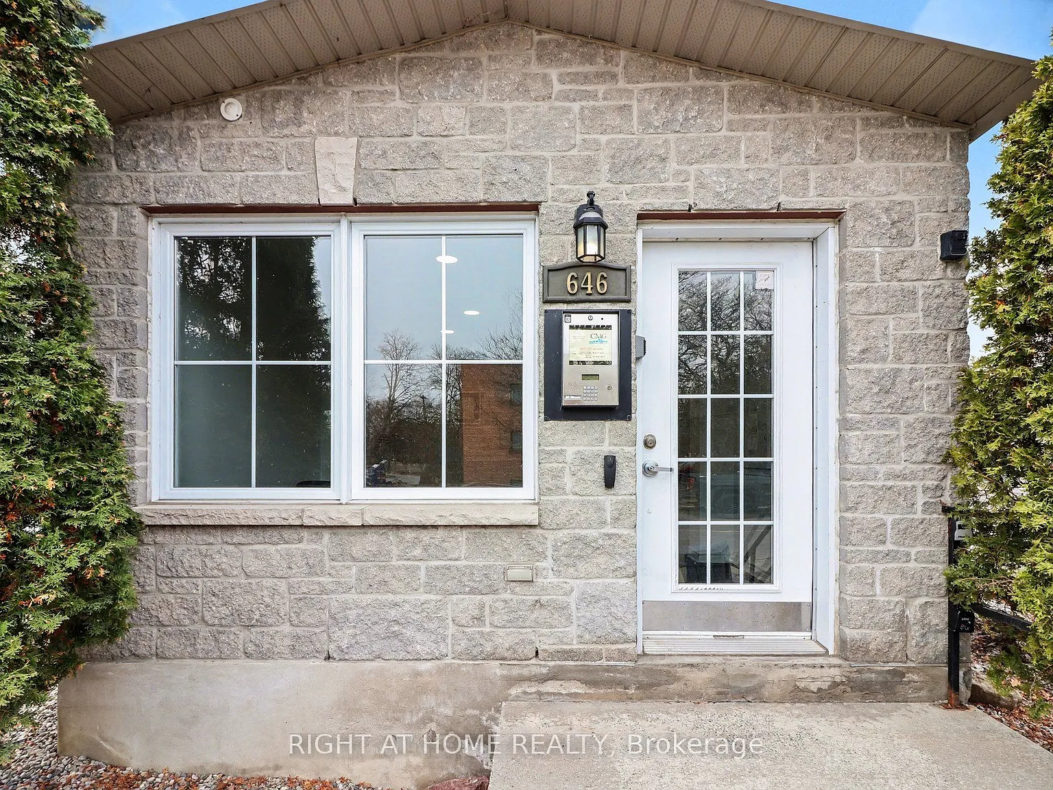 2 bed, $2,400 — Photo 4