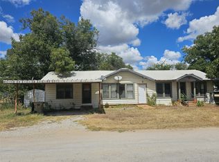 216 E Pecan St, Bangs, TX 76823