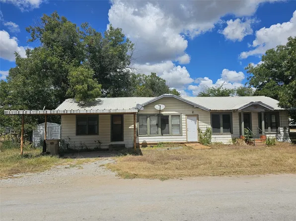 216 E Pecan St, Bangs, TX 76823