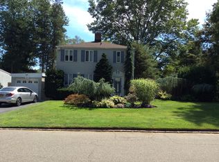 37 Amherst Rd, Albertson, NY 11507