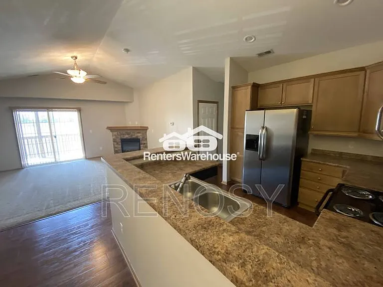 2000 Meadow Ct #210 — Photo 4