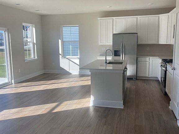 4th image of 24765 Glendale Ln