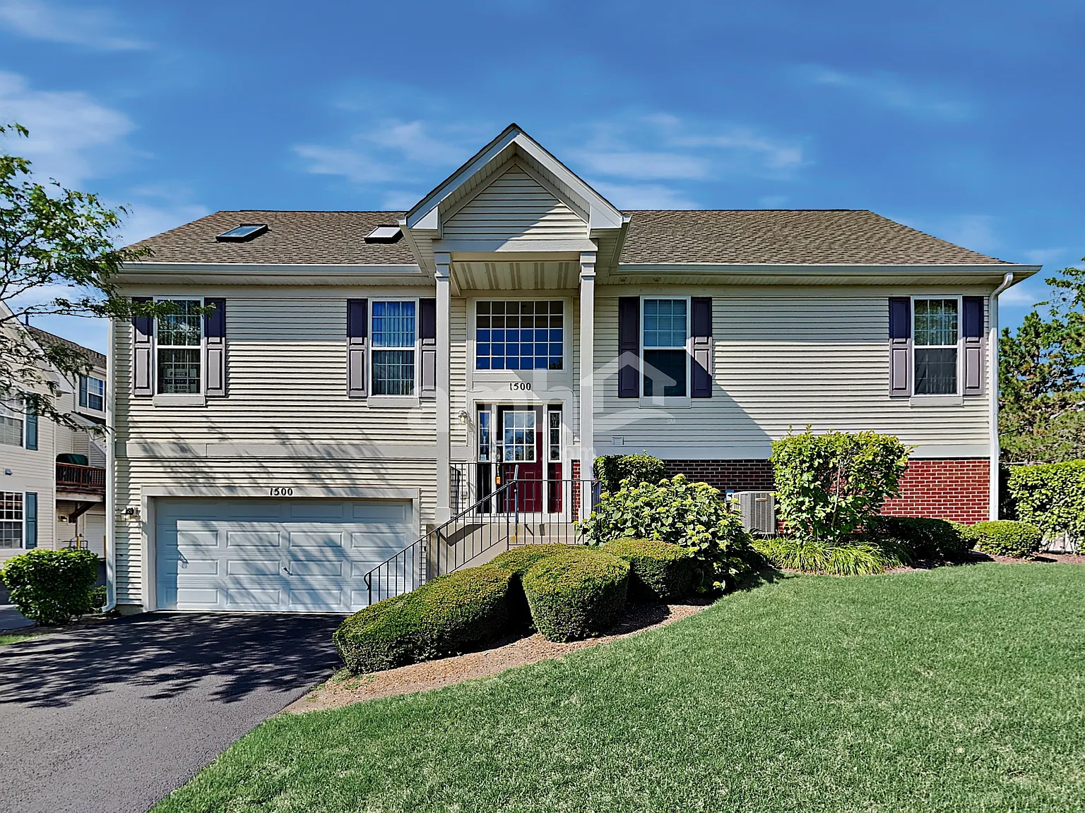 3 bed, 3.0 bath, 1325 sqft, $2,430 — Photo 1